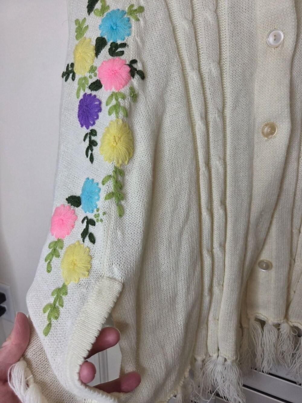 Vtg Cream Knit Cape Floral Embroidery 12 -14 Fringe Hem Button prairie cottage - Picture 3 of 6